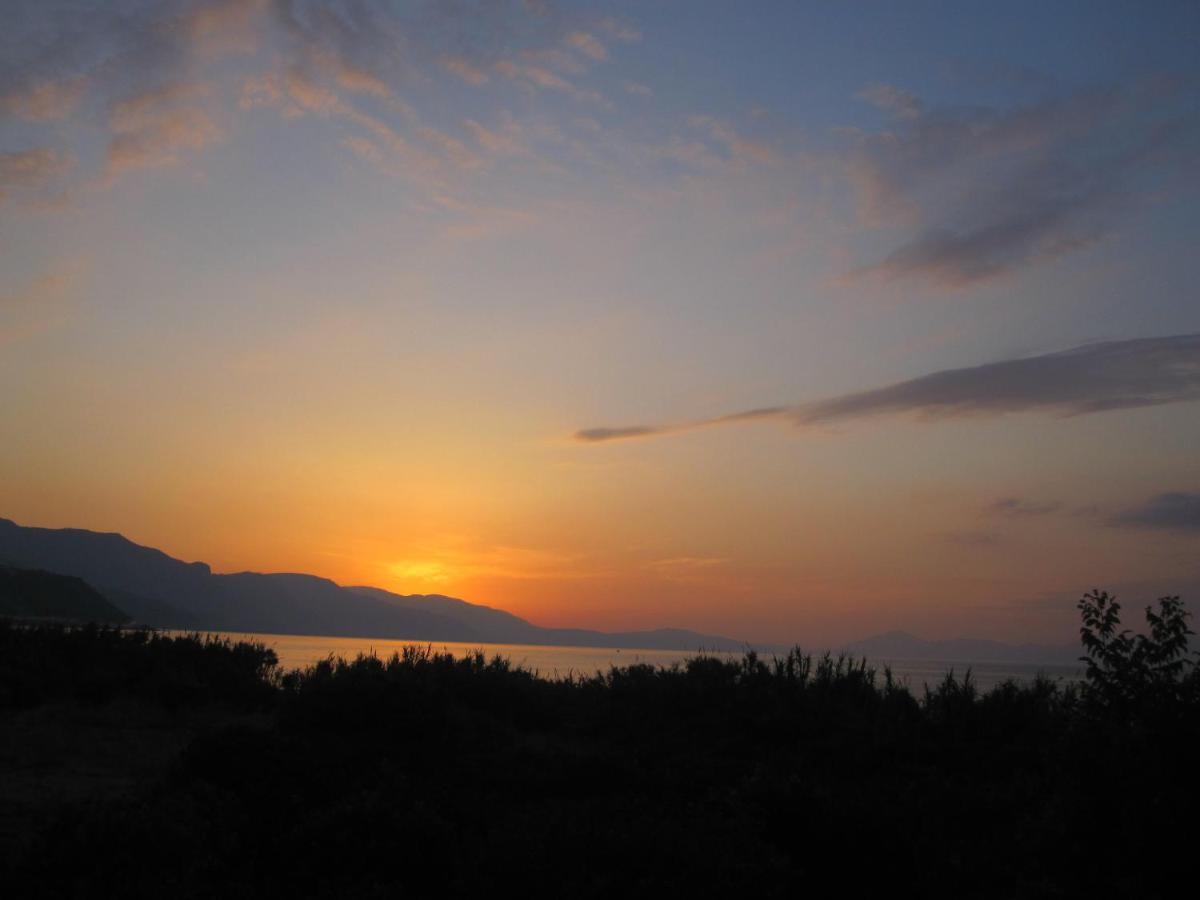 Caposaldo Apartments Akrata Dış mekan fotoğraf